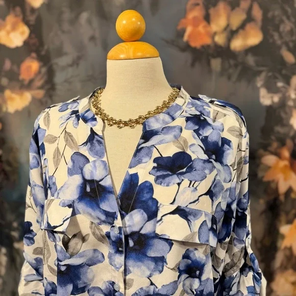 Calvin Klein Blue and White Floral Blouse - Picture 3 of 11
